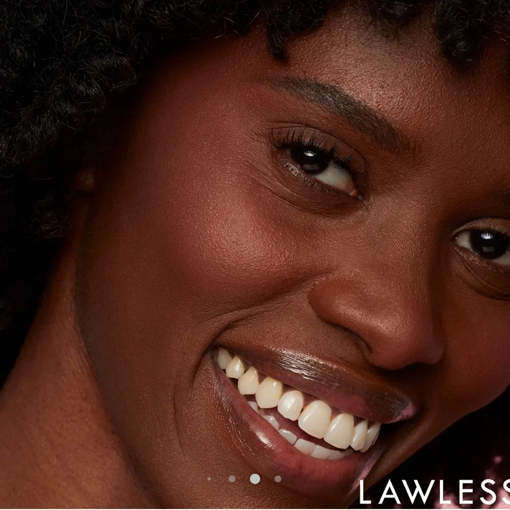 LAWLESS MAKE ME BLUSH TALC-FREE VELVET BLUSH - PHOENIX